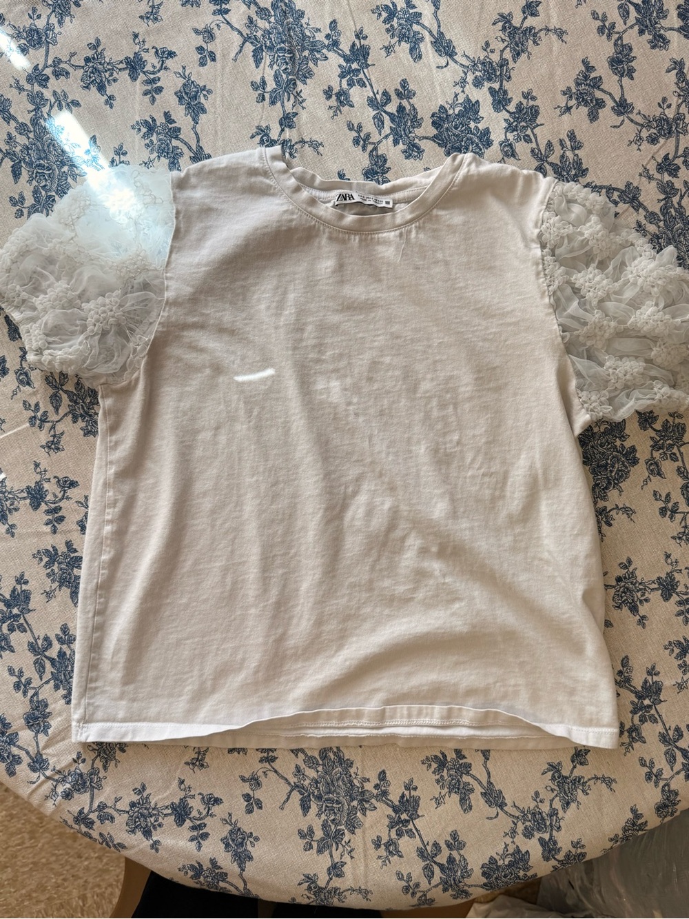 Zara White Short Sleeve Tee with Lace Puff Sleeves